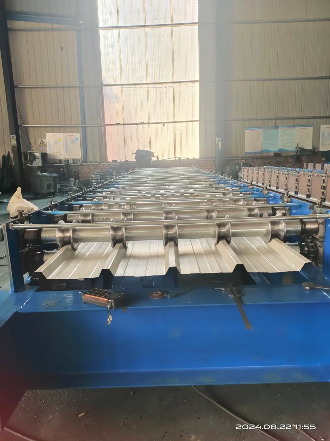 Color steel tile press machine